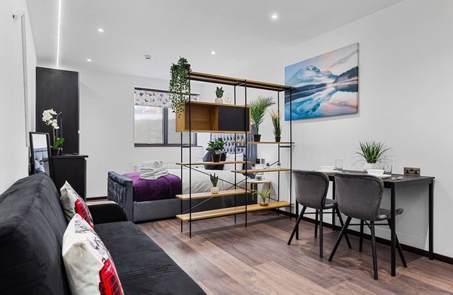 Bright Studio Retreat in Golders Green