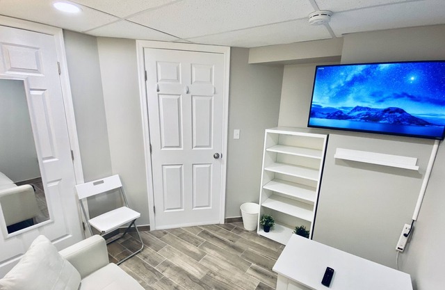 Bright, Stylish & Cozy 2Bed Unit w/Backyard & Grill Close To New York City!