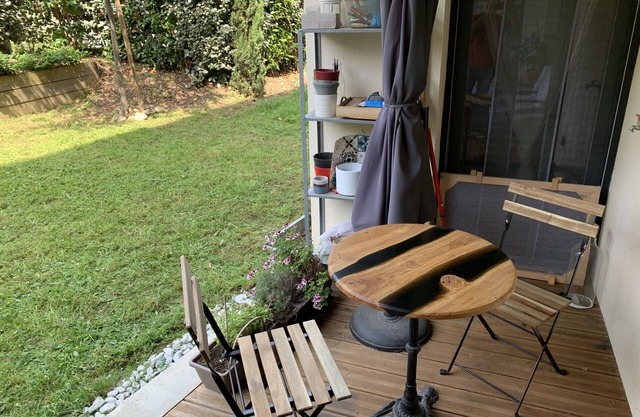 Bright T2 with private garden