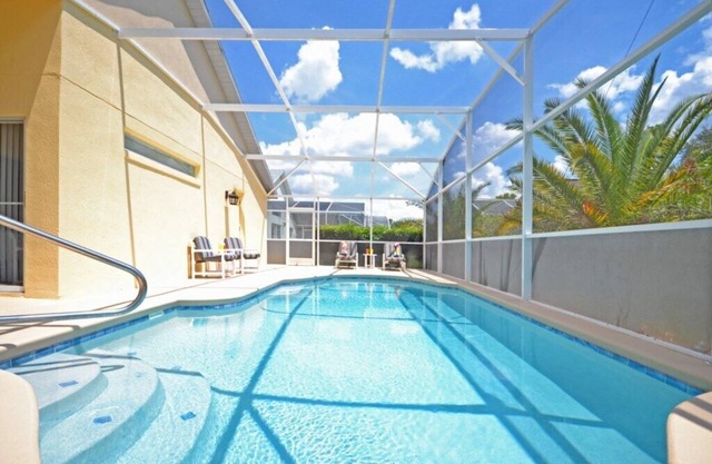 NUEVA LISTA: brillante casa de vacaciones dentro de la popular comunidad de Westridge