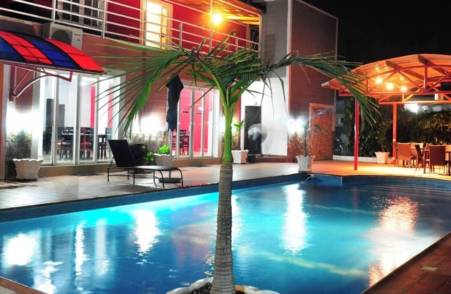 Broadfields Hotel