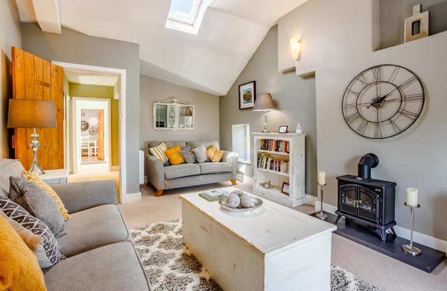 Broadrock Accommodation - Clock Cottage
