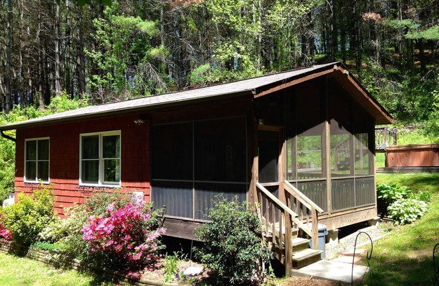 Broadwing Farm Cedar Cabin- Bañera de hidromasaje con agua mineral fresca y caliente - Granja de 85 acres