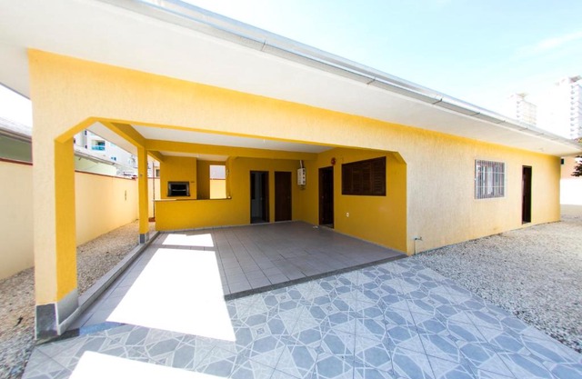 BRUNO KLEMTZ RUA 274 CaSA COM PISCINA PRIVATIVA