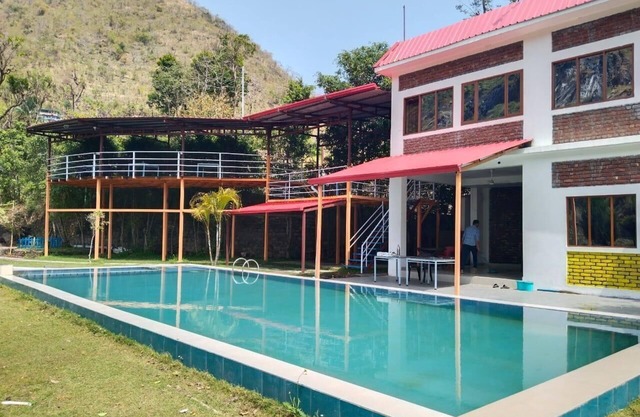 Buddy hikers wellness farmhouse