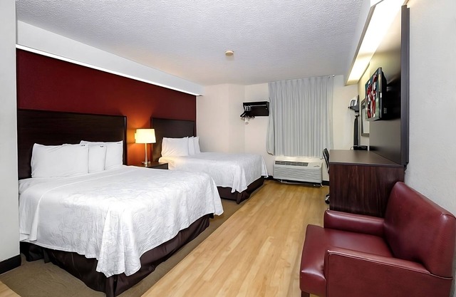Budget-Friendly Suites Close to Florida Agricultural Museum w/ Pool & Hot Tub!