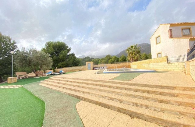 Bungalow "Alberca La Nucia" con vistas a la montaña, terraza y Wi-Fi