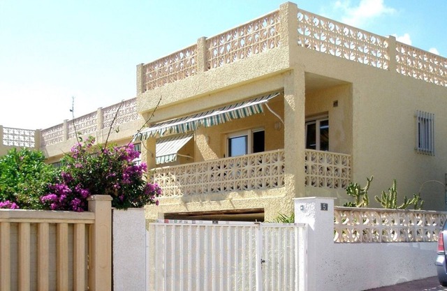 Bungalow para 4-5 personas a 50 m de la playa de arena.