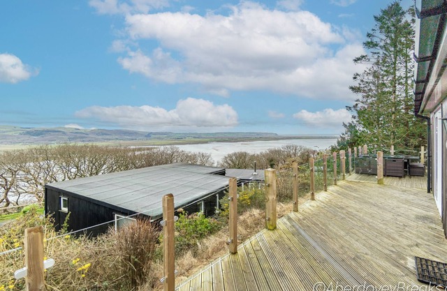 Bungalow No 62, 2 dormitorios, capacidad para 5 personas, se admiten mascotas, vistas al estuario.