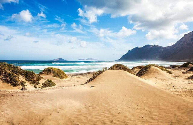 Bungalow a un paso de la playa de Famara, amplio y totalmente nuevo.