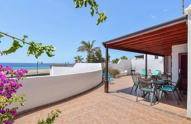 Bungalow Vistamar cerca de la playa con vistas al mar, piscina, Wi-Fi y terraza; admite mascotas