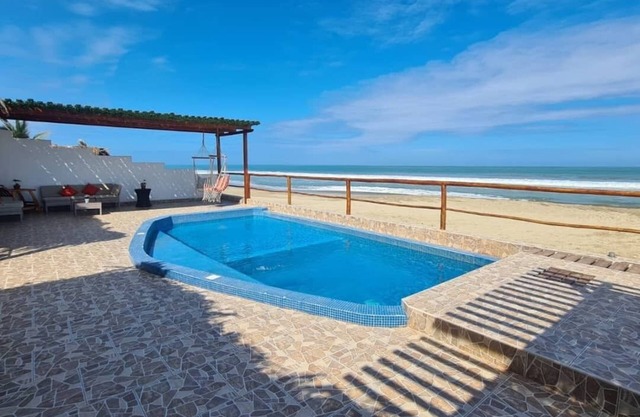 Bungalow con piscina y frente al mar totalmente equipado para 07 personas