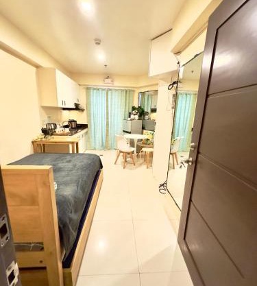 BURNHAM HILL CONDOMINIUM