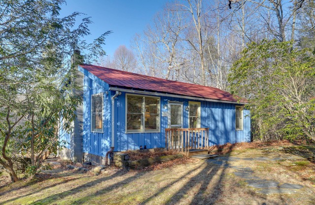 Burnsville Cabin w/ Deck & Trails - Dog Friendly!