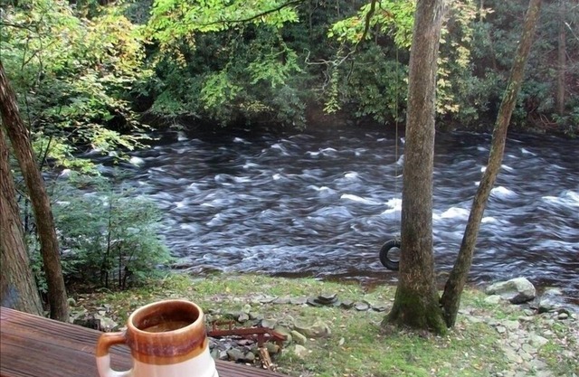 Bushkill Creek Waterfront Chalet - ¡Se ofrece un descuento para el 6 / 27-6 / 30/2019!