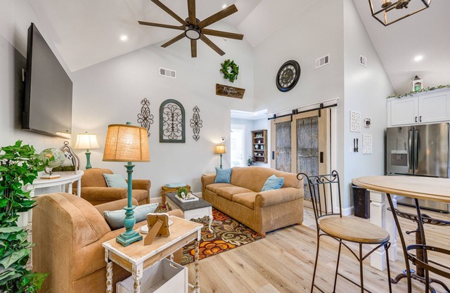 Byron Getaway w/ Fire Pit - Near MGA & Mercer!