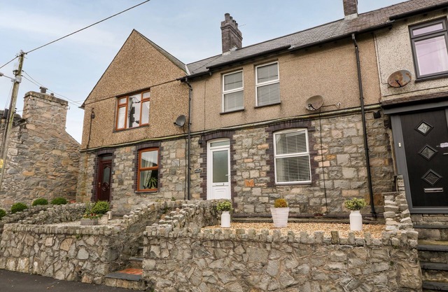 BYTHYNNOD NEWYDD, admite mascotas, con chimenea en Trefor, Ref 960368