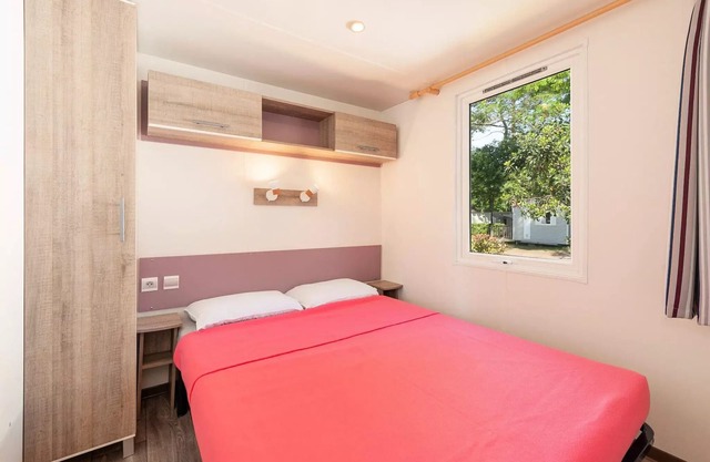 Campsite Le Parc de Fierbois***** - Comfort Mobile Home 4 Rooms 6 People Air Conditioned