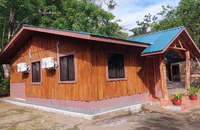 Cabaña en pavones, a 15 minutos de la segunda ola izquierda más larga del mundo.
