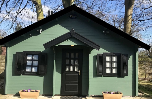Cabaña escondida en jardines privados