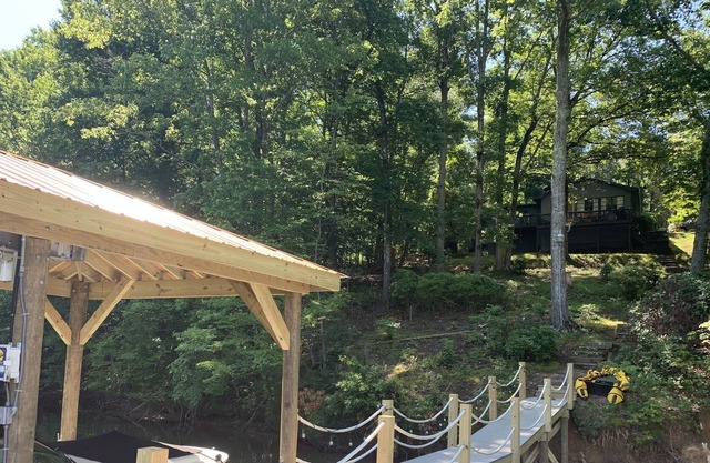 “Cabin Boheme”&Boat Rental A Waterfront Hideaway