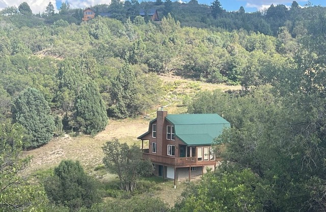 Secluded Zion/Bryce Base | Duck Creek Area Cabin