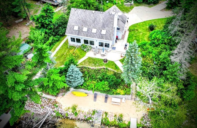 Bully's Pearl Lake, enorme patio en el agua, WIFI, TV directa, Netflix, balsa, kayaks, etc.