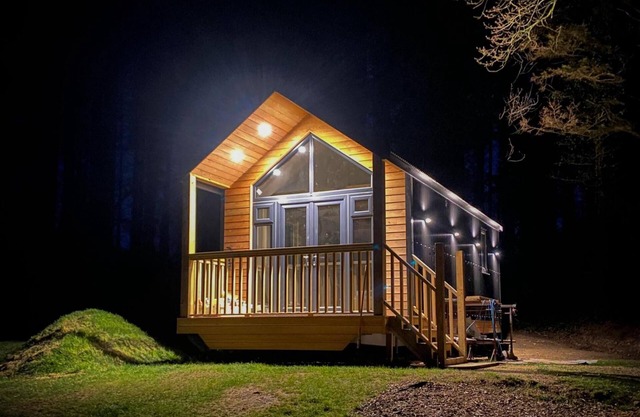 Cabin In The Woods - 1 Bedroom Lodge - Kilgetty