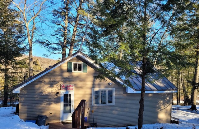 Cabin on the Carrabassett River - 15 mins to Sugarloaf Mountain!