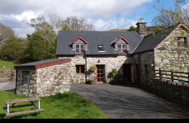 Casa de campo tradicional de Gales, que admite perros, con un encantador interior a 2 millas de las amenidades del encantador Dolg