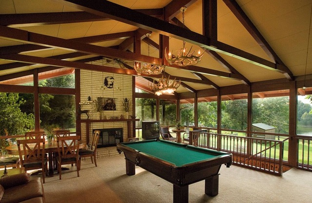 Cajún Lake Lodge, Dickson, TN