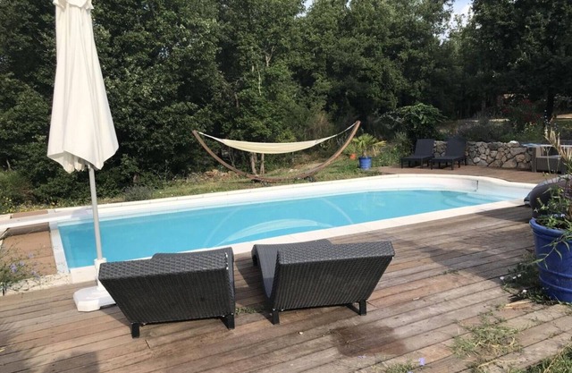 Callian, "La Bastide du Baou" Studio 2 "Les Rosiers" en el campo.