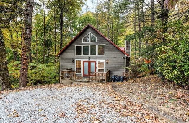 Calling all Golf players! This home is located in a golf course community.