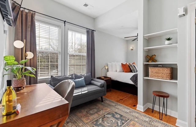 Calm & Bright Apartment Downtown