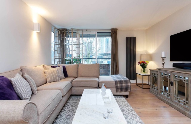 Brillante y contemporáneo 2BR en el frondoso parque Belsize, por Veeve
