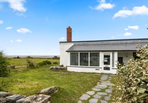 Camelot, Newport - A Pembrokeshire Waterside Cottage