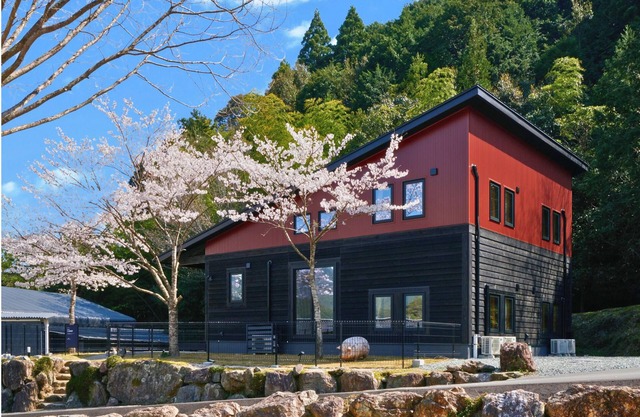 CAMP 2SLDK with wooden deck and sauna for up to / Watarai-gun Mie