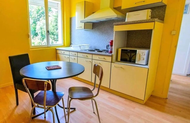 Camping des Bains *** - Apartment n°3 - 2 bedrooms 2 to 4 people - 2 pers. included in the tariff