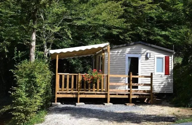 Camping Le Pont de Mazerat **** - Mobilhome 21 m2: A small comfortable model for a duo or trio 4 people