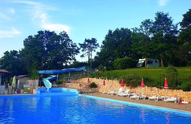 Camping des Bastides **** - Yurta para 4 personas sin inodoros.