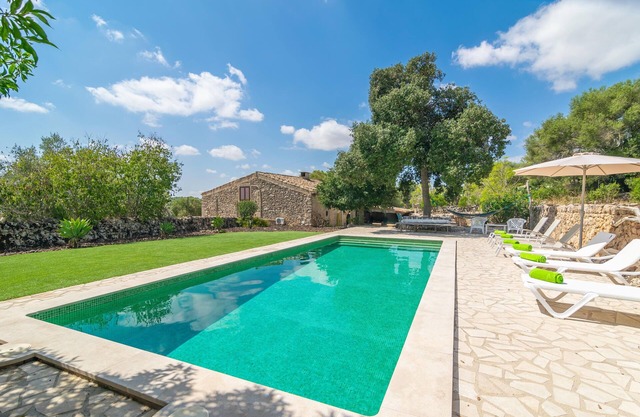 CAN GALLOT DE PUNXUAT - Estupenda casa de campo con piscina privada en entorno tranquilo.