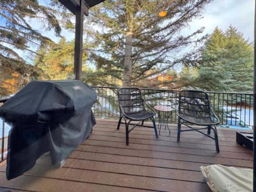 Canyons Resort, Community Hot Tub Retreat, Slopes located steps away!