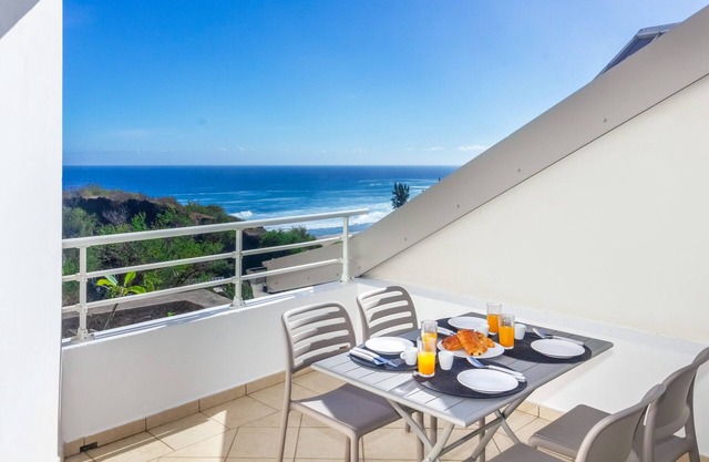 Cap Lobster - amplio apartamento con magníficas vistas al mar cerca de la playa