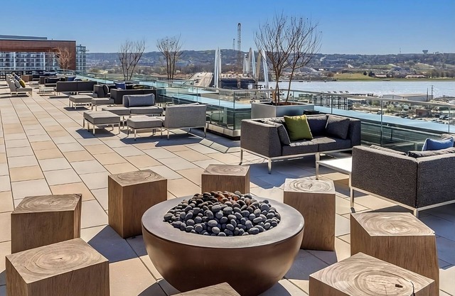 Capitol City Getaway! On-Site Restaurant, Rooftop Lounge, Near Audi Field