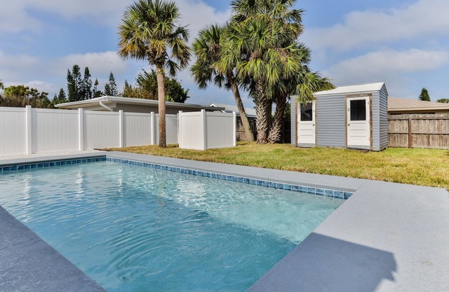 Captain's Quarters Pool & Beach Home