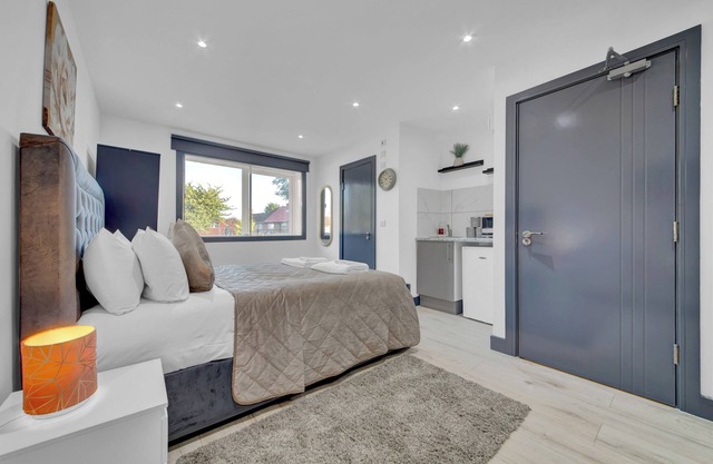 Captivating 1-bed Studio in Feltham