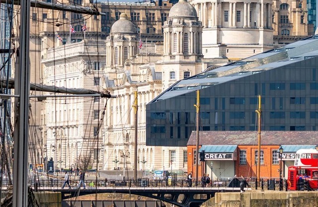 Captivating 2-Bed Apartment in Liverpool