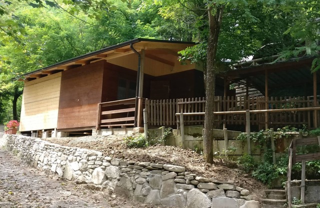 Caravana "Le Sorgenti - Chalet 42" con vistas a la montaña y jardín privado
