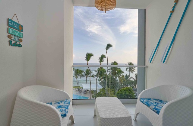 Caribbean Beachfront Apartment. W/ Scenic Sunset view