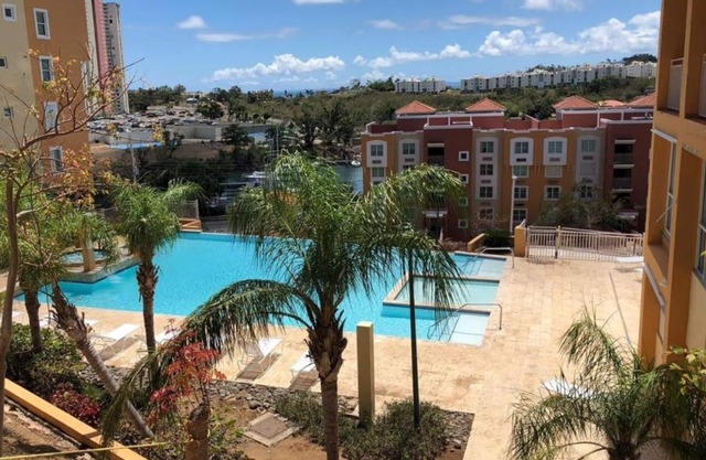 Condominio caribeño- Marina, piscina y vista al mar! ¡TOTALMENTE REFORMADO A ESTRENAR!